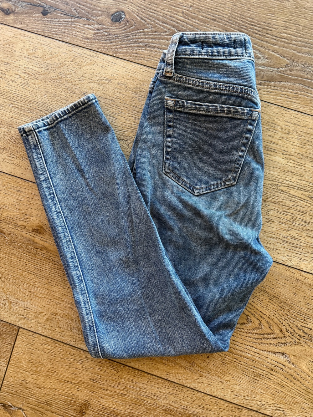 Hollister Women's Straight-Leg Jeans in Medium Blue Wash